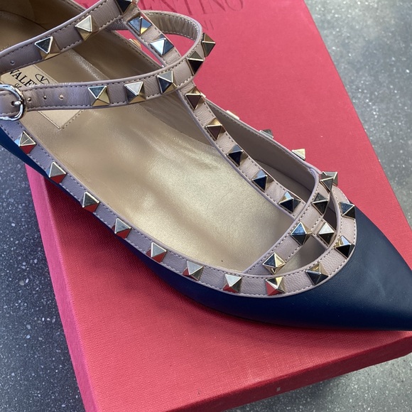 Valentino Garavani navy Flats size 40 size 10 with gold studs - Picture 2 of 4